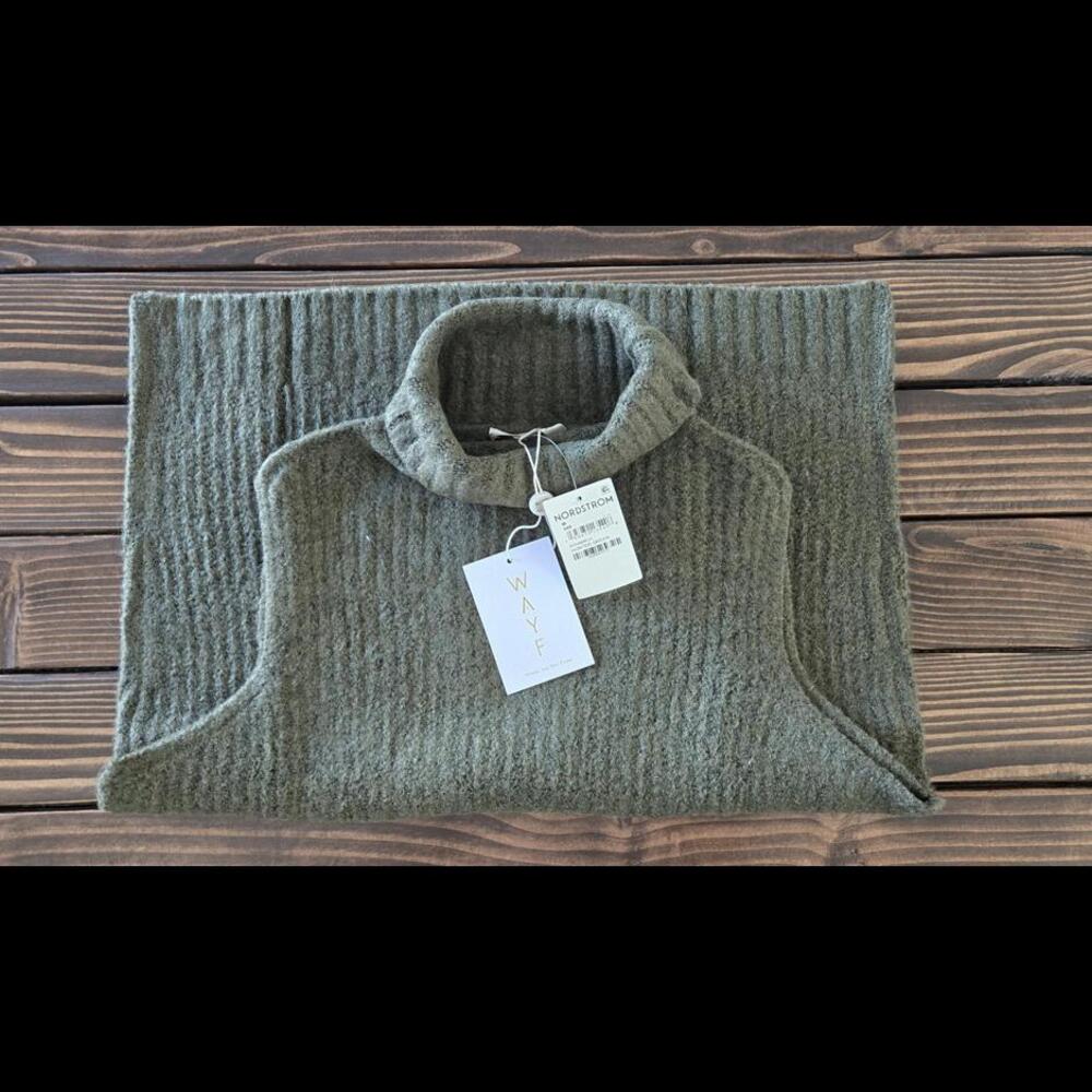 WAYF Sleeveless Turtleneck Sweater